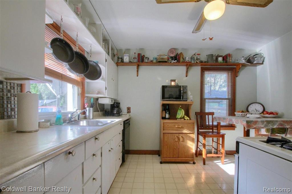 13646 Hoeft Road Belleville, MI 48111 - Photo 10 of 34