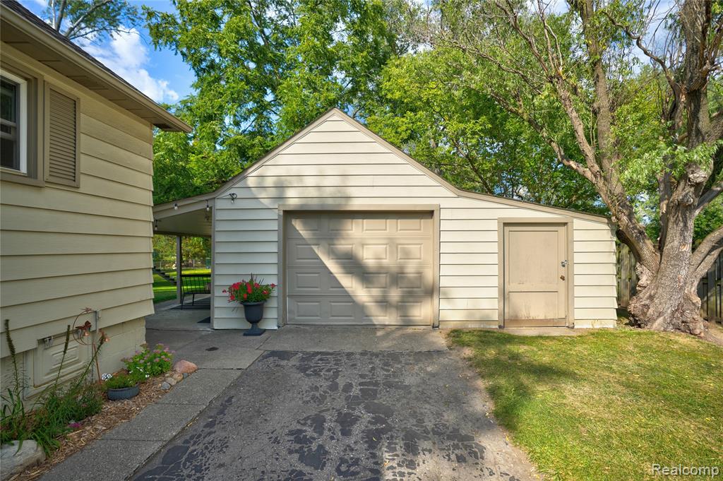 872 West Silver Lake Road Fenton, MI 48430 - Photo 6 of 42