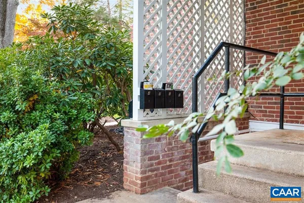 $1,570 | 1931 Thomson Road, Unit B, Charlottesville, VA 22903