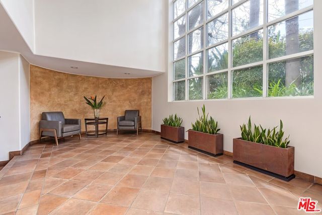 $5,500 | 12841 Bloomfield Street, Unit 203, Studio City, CA 91604