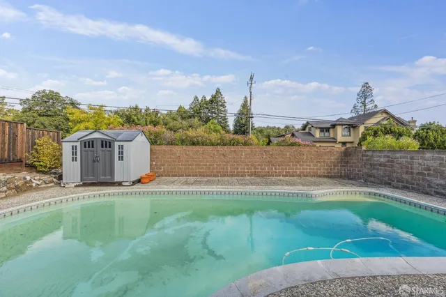 $1,700,000 | 2 Beaumont Court, Lafayette, CA 94549
