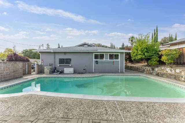 $1,700,000 | 2 Beaumont Court, Lafayette, CA 94549