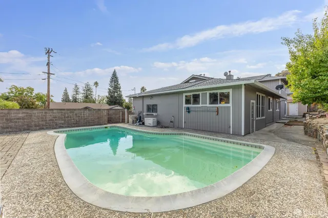 $1,700,000 | 2 Beaumont Court, Lafayette, CA 94549