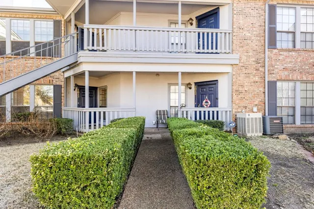 $240,000 | 3101 Townbluff Drive, Unit 1013, Plano, TX 75075