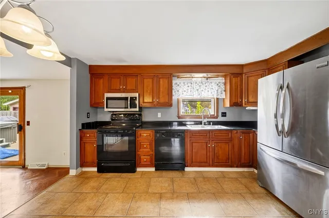 $329,900 | 4336 Forestbrook Drive, Clay, NY 13090