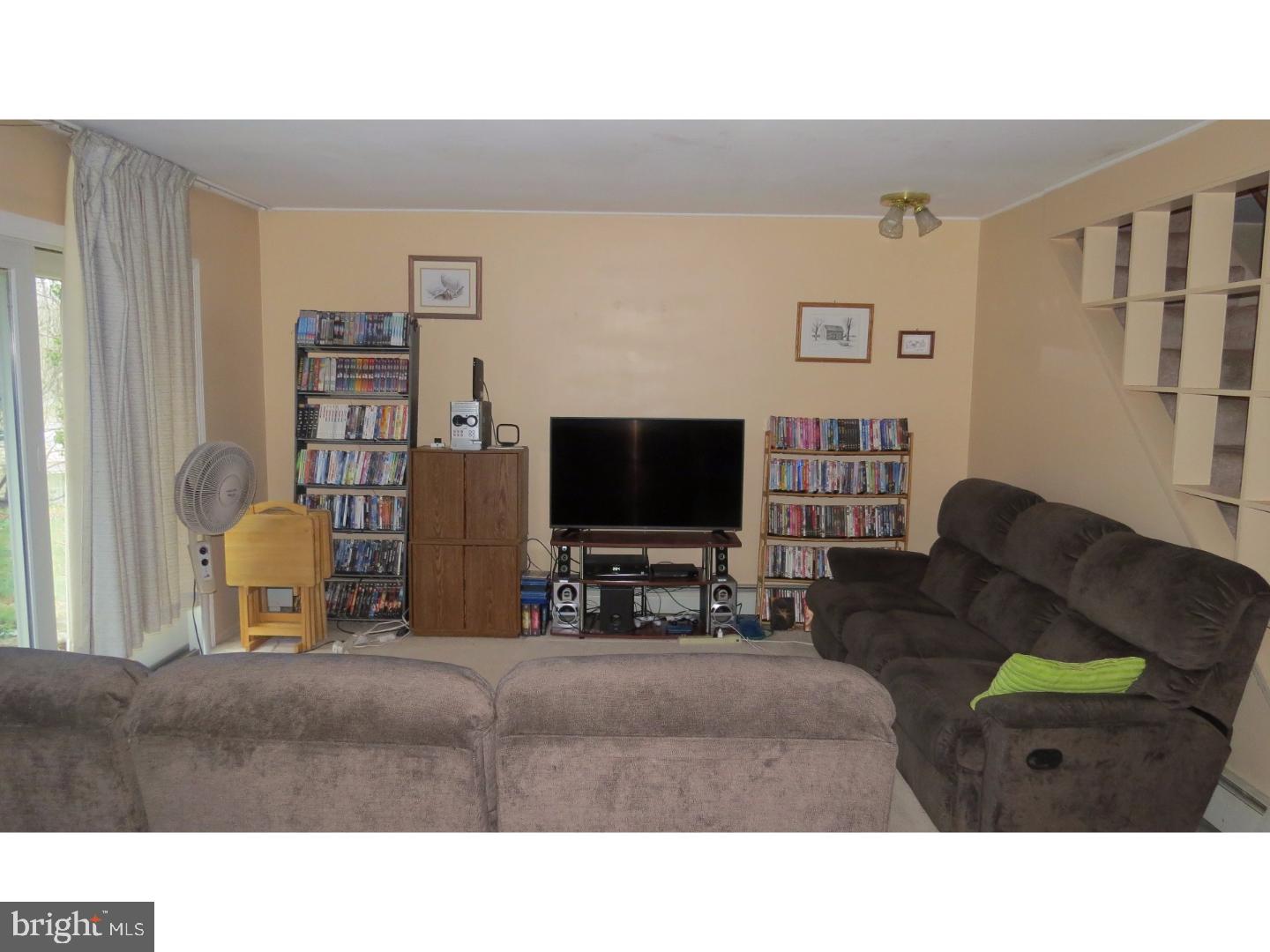 18 Round Hill Road Levittown, PA 19056 - Photo 8 of 21 Gallery Image 8