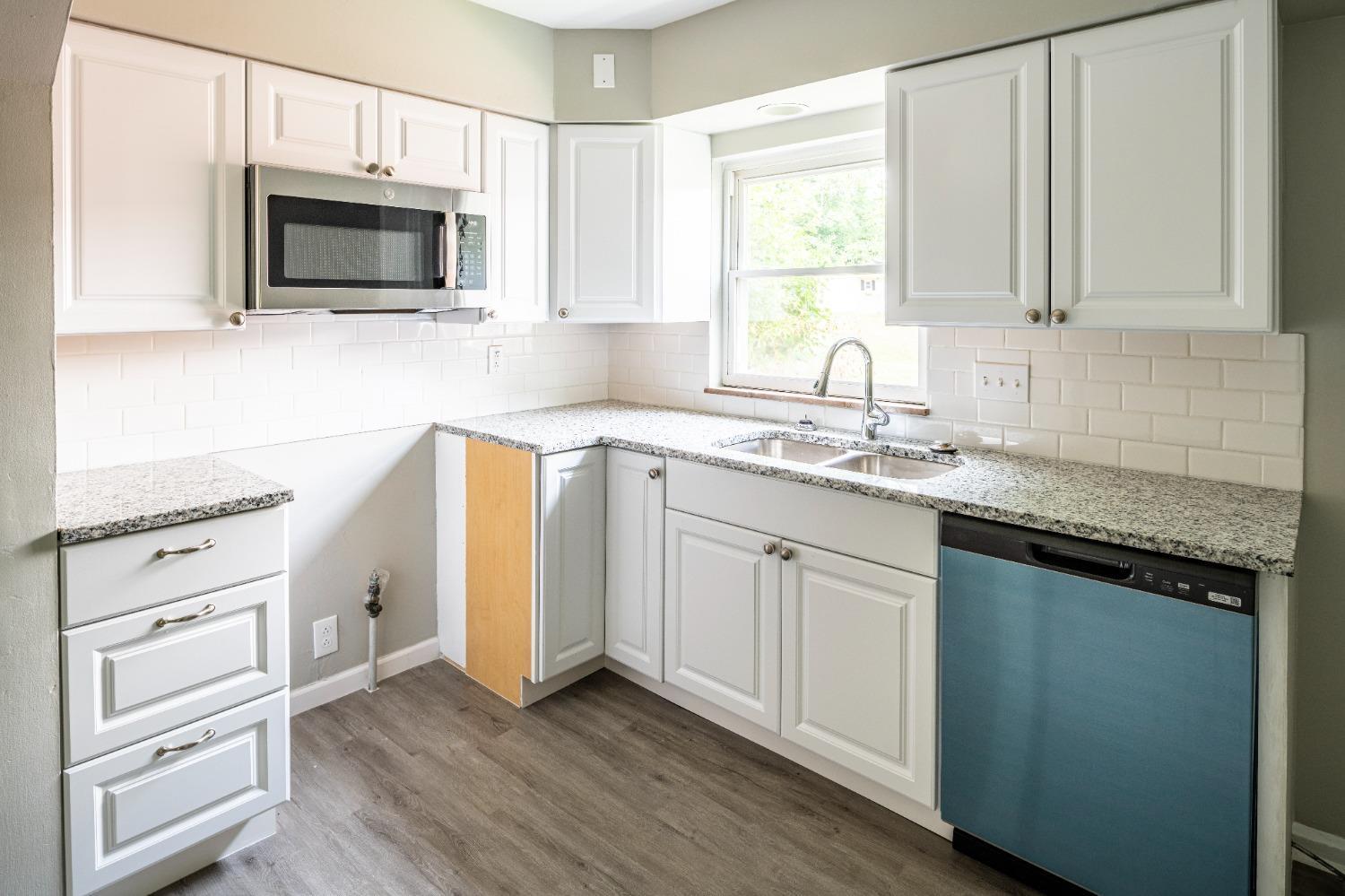 224 Ridgeway Road Cincinnati, OH 45216 - Photo 8 of 22