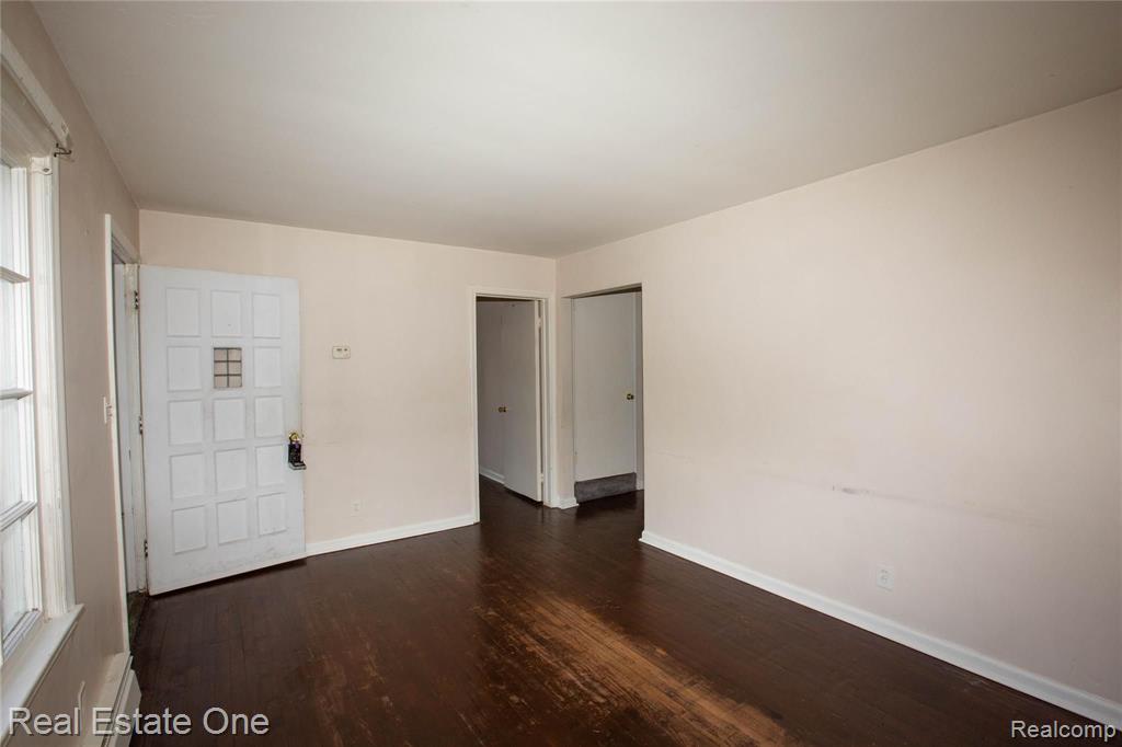 24553 Flower Avenue Eastpointe, MI 48021 - Photo 6 of 18