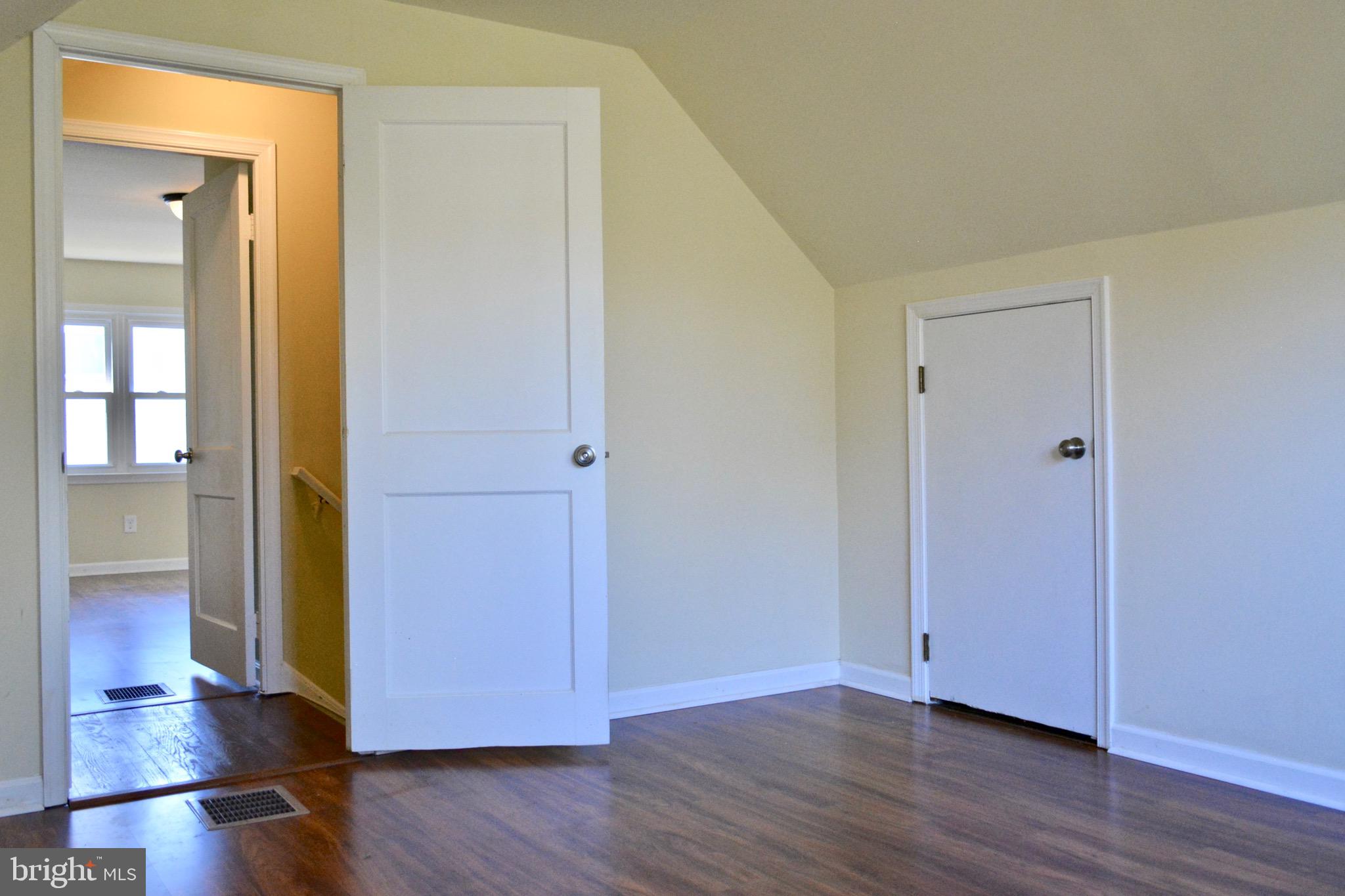 823 Cliffedge Road Baltimore, MD 21208 - Photo 17 of 32 UL has 2 separate bedrooms