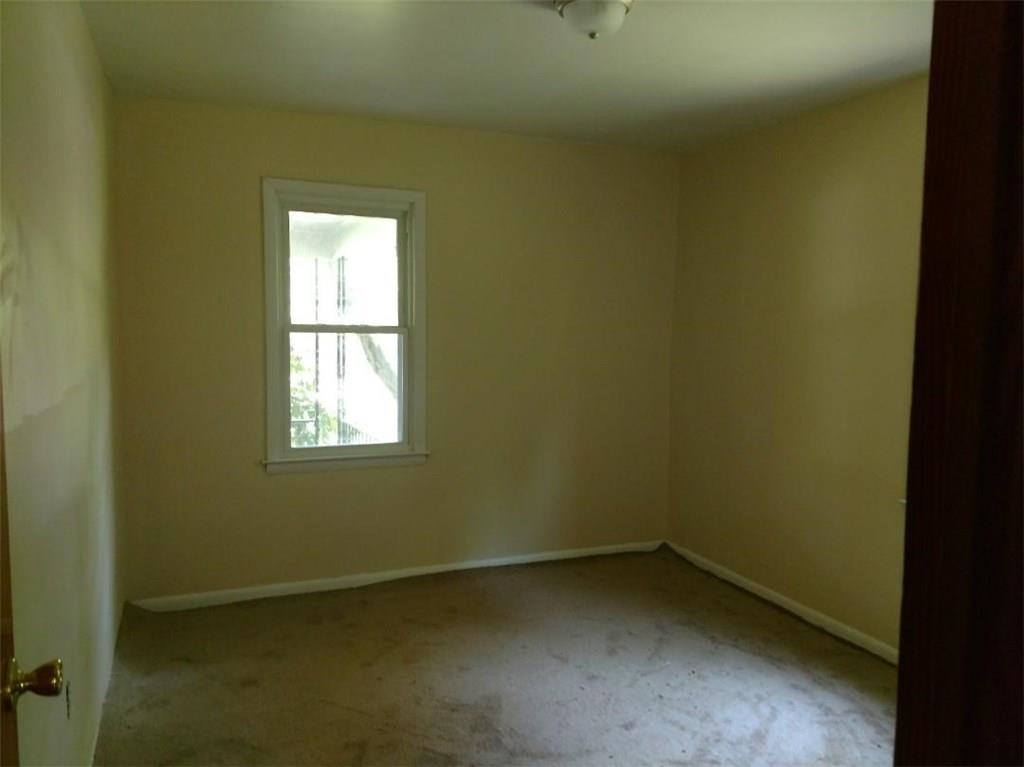 466 Beaver Street Rochester, PA 15074 - Photo 5 of 9 First floor bedroom awaits your personal touches.