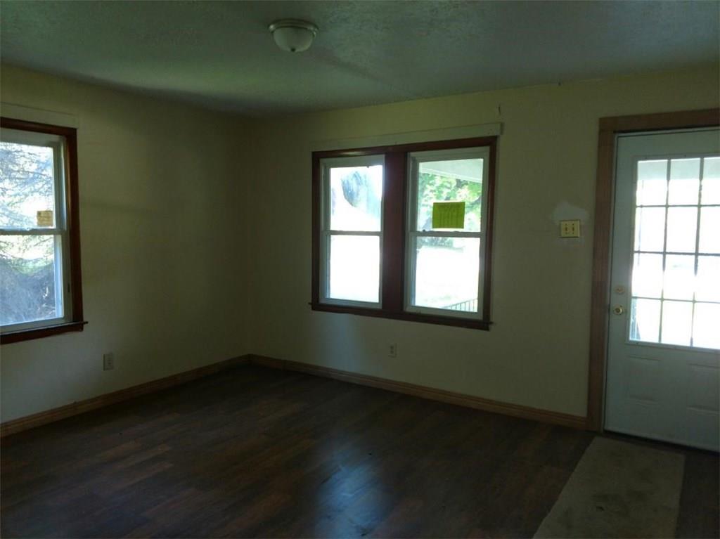 466 Beaver Street Rochester, PA 15074 - Photo 7 of 9 Ample size livingroom with new laminate flooring..