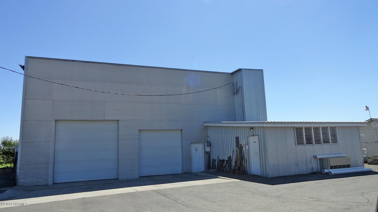 611 North Mize Road Yakima, WA 98908 - Photo 1 of 9 a view of an empty room