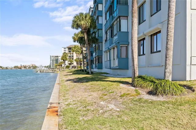 $2,700 | 644 Island Way, Unit 304, Clearwater Beach, FL 33767