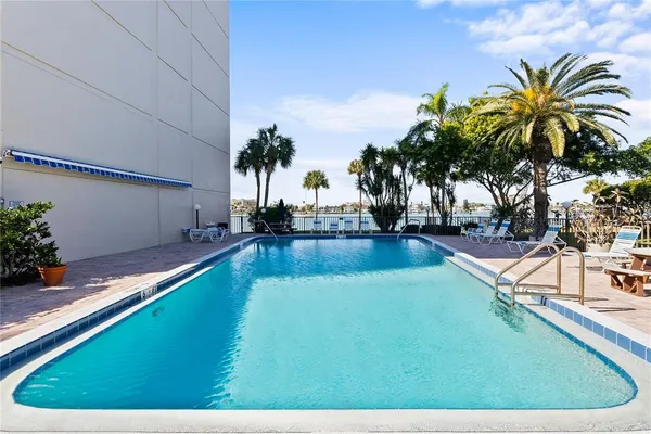 $2,700 | 644 Island Way, Unit 304, Clearwater Beach, FL 33767