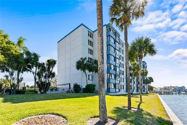 $2,700 | 644 Island Way, Unit 304, Clearwater Beach, FL 33767