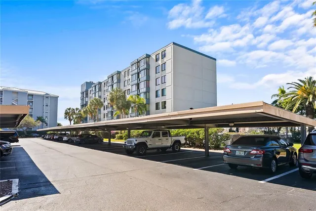 $2,700 | 644 Island Way, Unit 304, Clearwater Beach, FL 33767