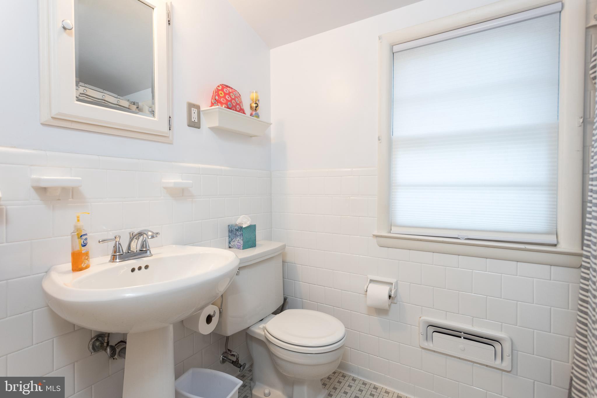 416 Aigburth Road Towson, MD 21286 - Photo 15 of 37 2nd full bath