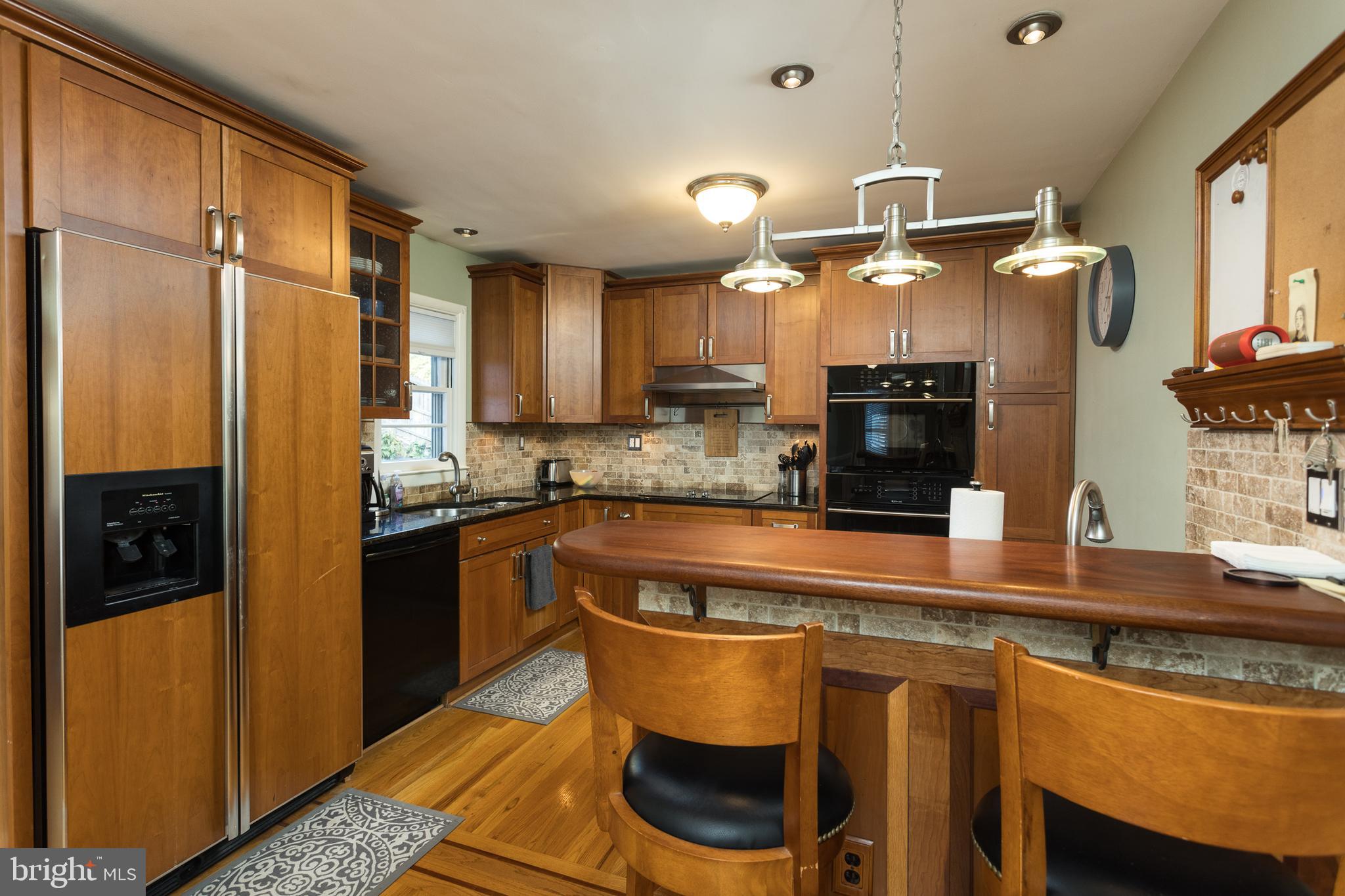 416 Aigburth Road Towson, MD 21286 - Photo 7 of 37 Tons of cabinet space!