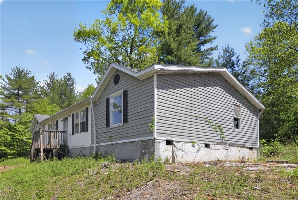 279 Windy Road Fleetwood, NC 28626 - Photo 4 of 29