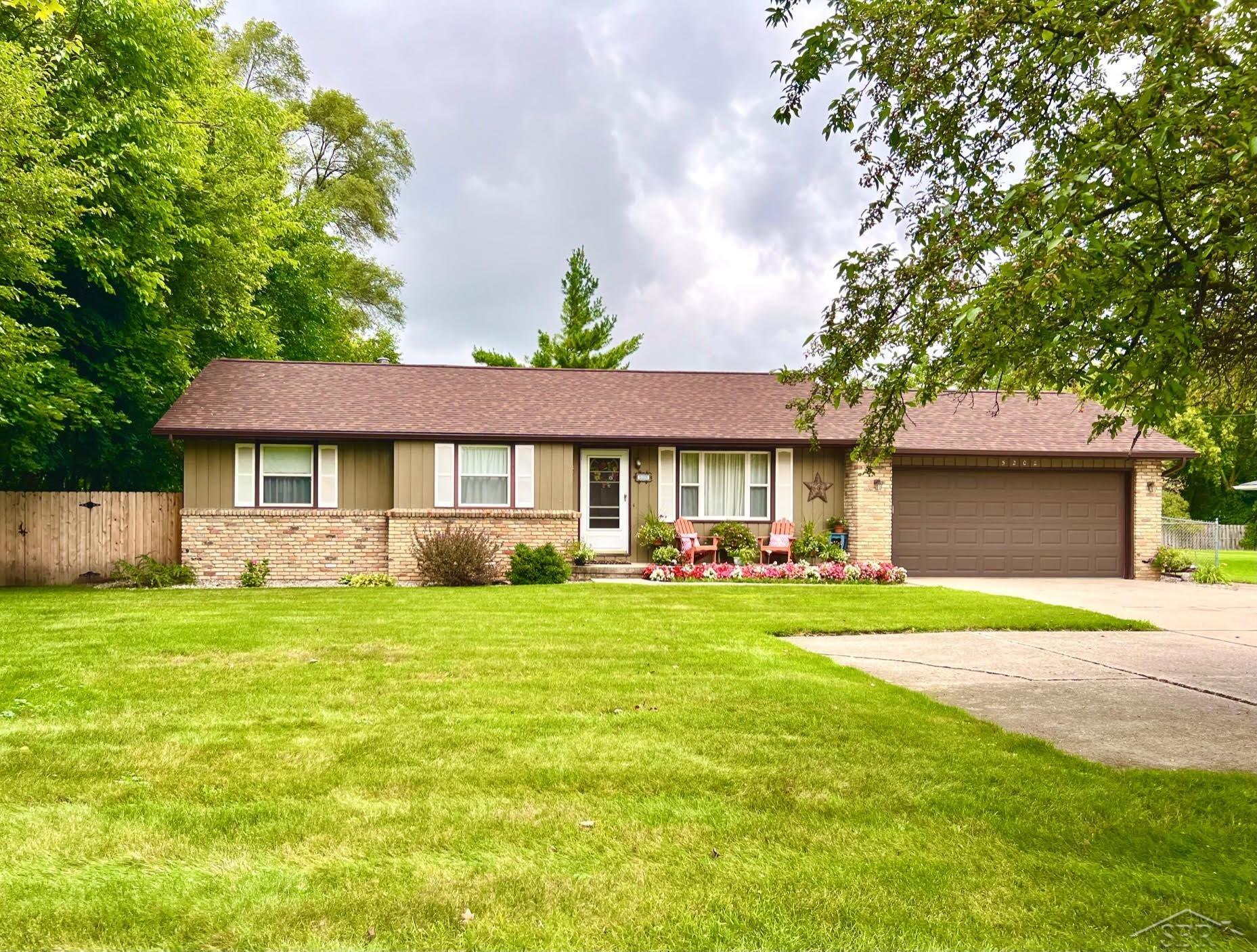 5202 Shattuck Road Saginaw, MI 48603 - Photo 1 of 66 50091412.JPG
