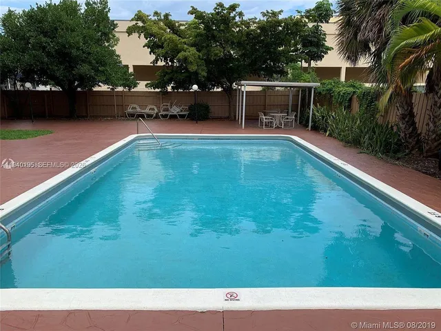 a picture of a tennis court