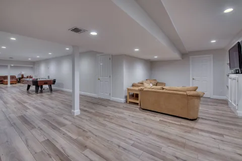 165 Tuckahoe Lane, Southampton, NY 11968