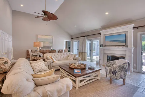 165 Tuckahoe Lane, Southampton, NY 11968