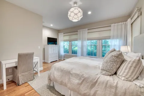 165 Tuckahoe Lane, Southampton, NY 11968