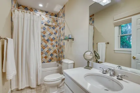 165 Tuckahoe Lane, Southampton, NY 11968