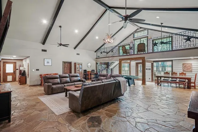 $2,100,000 | 12260 County Road 4017, Kemp, TX 75143