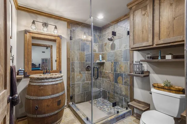 $2,100,000 | 12260 County Road 4017, Kemp, TX 75143