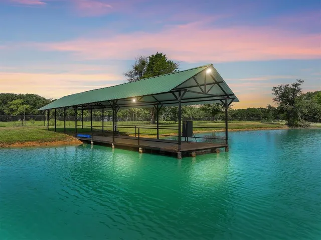 $2,100,000 | 12260 County Road 4017, Kemp, TX 75143