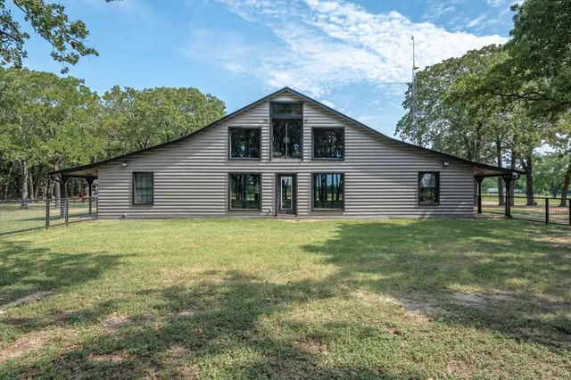 $2,100,000 | 12260 County Road 4017, Kemp, TX 75143
