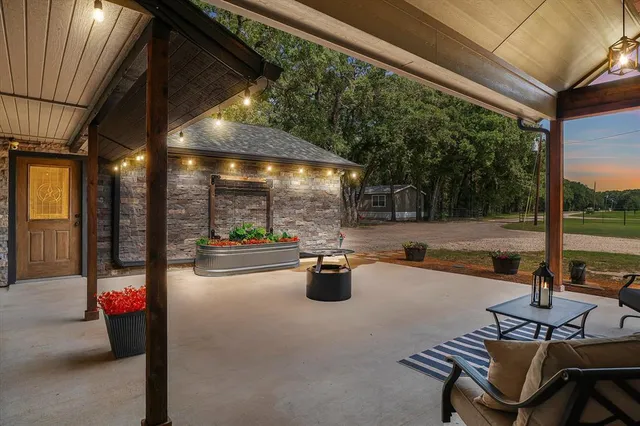 $2,100,000 | 12260 County Road 4017, Kemp, TX 75143