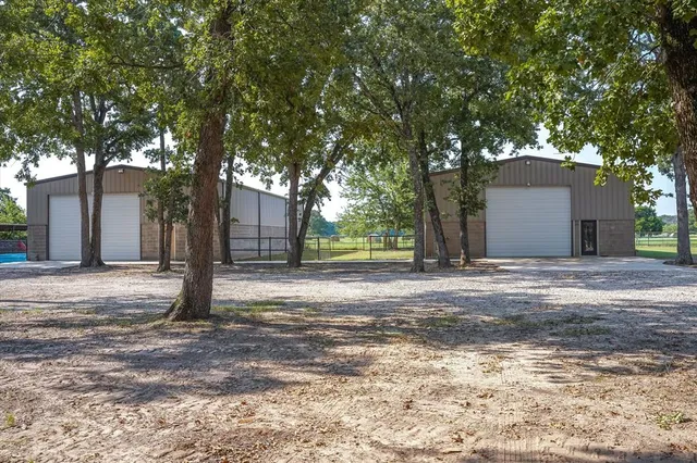 $2,100,000 | 12260 County Road 4017, Kemp, TX 75143