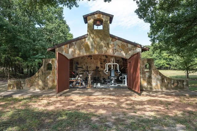 $2,100,000 | 12260 County Road 4017, Kemp, TX 75143