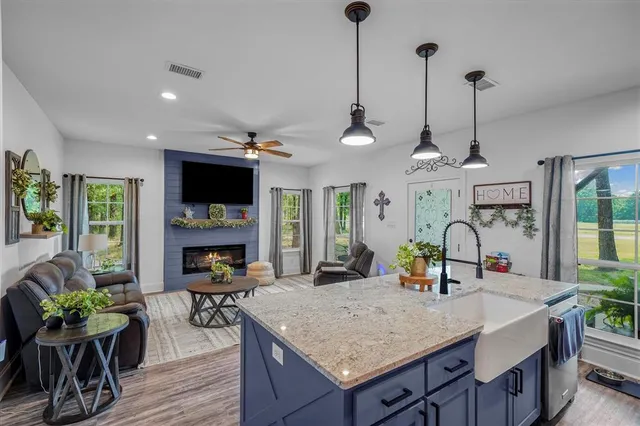 $2,100,000 | 12260 County Road 4017, Kemp, TX 75143