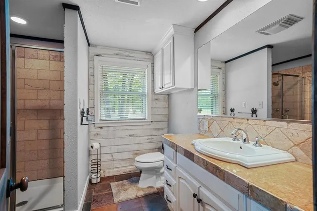 $2,100,000 | 12260 County Road 4017, Kemp, TX 75143