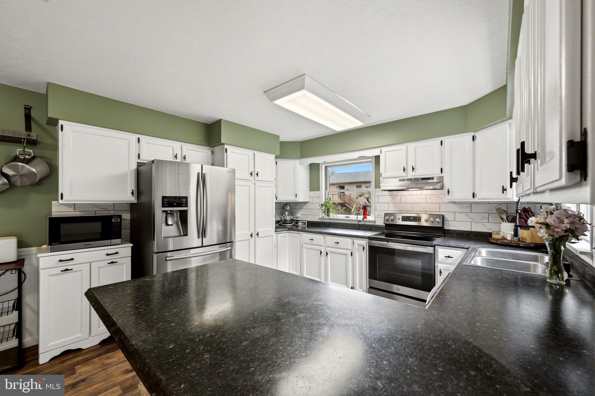 150 Holiday Road Cross Junction, VA 22625 - Photo 25 of 97 Finished in a tasteful color palette
