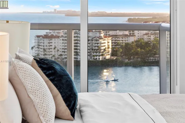 $5,395,000 | 50 South Pointe Drive, Unit 2005, Miami Beach, FL 33139