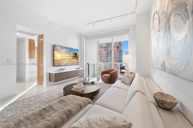 $5,395,000 | 50 South Pointe Drive, Unit 2005, Miami Beach, FL 33139