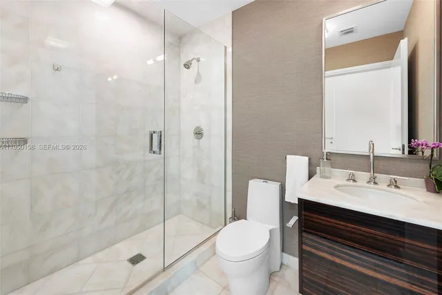 $5,395,000 | 50 South Pointe Drive, Unit 2005, Miami Beach, FL 33139