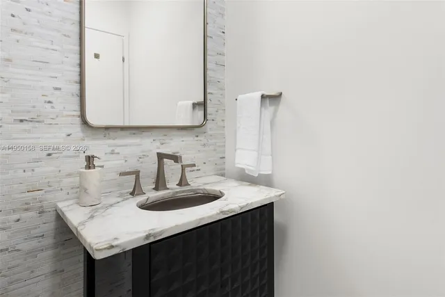 $5,395,000 | 50 South Pointe Drive, Unit 2005, Miami Beach, FL 33139