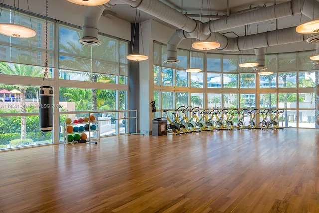 $5,395,000 | 50 South Pointe Drive, Unit 2005, Miami Beach, FL 33139