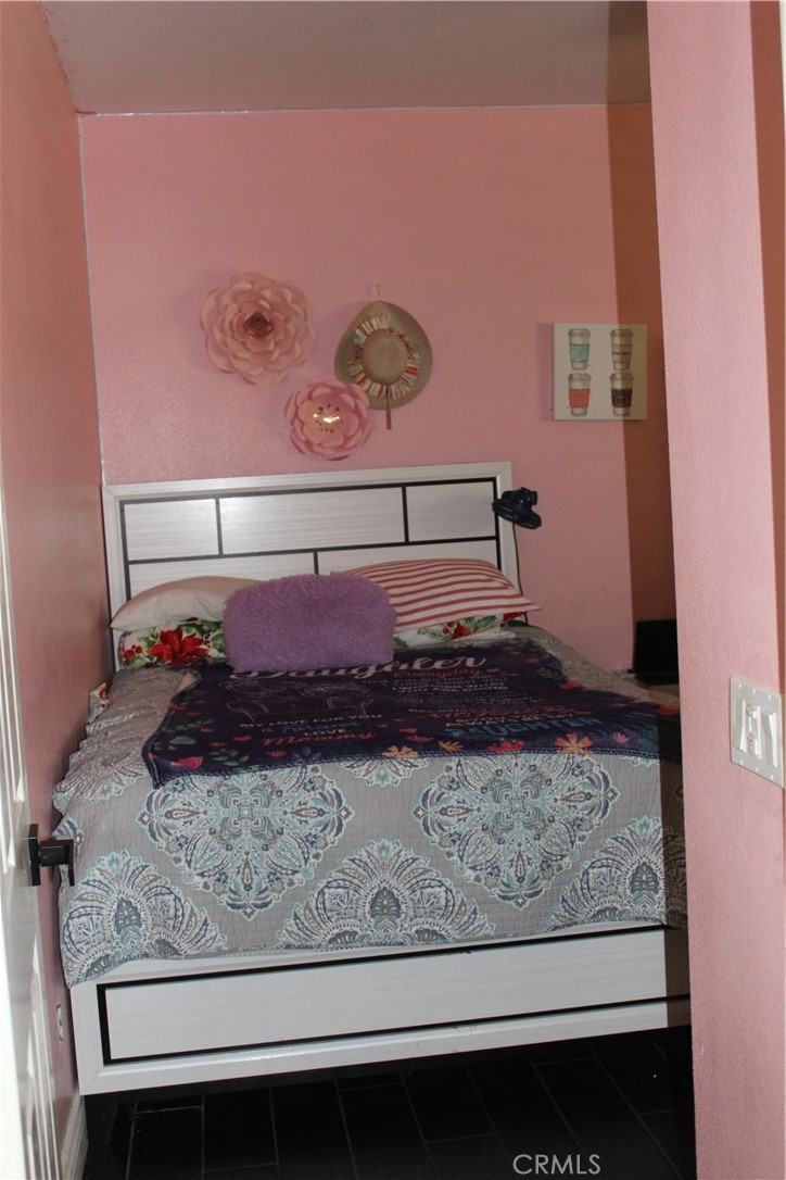 1382 Sunset Avenue Perris, CA 92571 - Photo 21 of 23 a view of a dresser