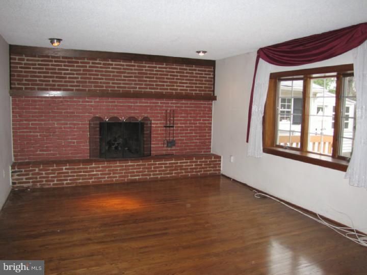 544 Kettle Run Road Marlton, NJ 08053 - Photo 5 of 25 Family Room