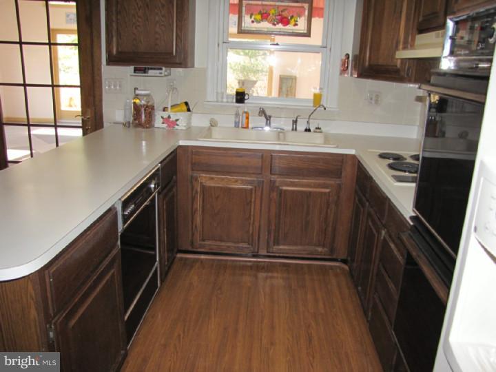 544 Kettle Run Road Marlton, NJ 08053 - Photo 10 of 25 Kitchen