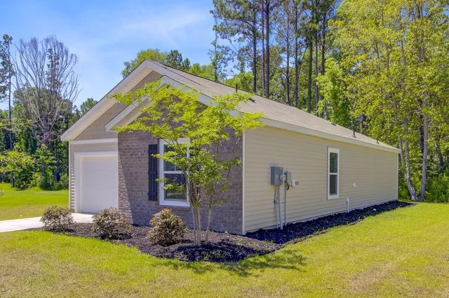 $320,000 | 407 Spruce Ivy Street, Moncks Corner, SC 29461