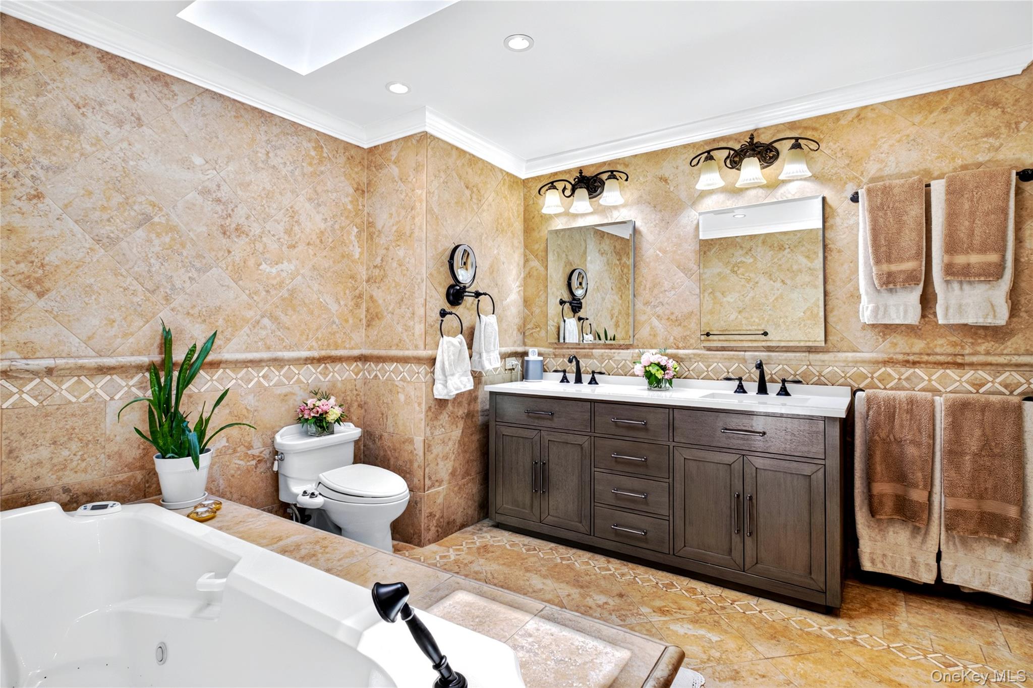 20 Fox Ridge Roslyn, NY 11576 - Photo 14 of 25 Primary Bathroom