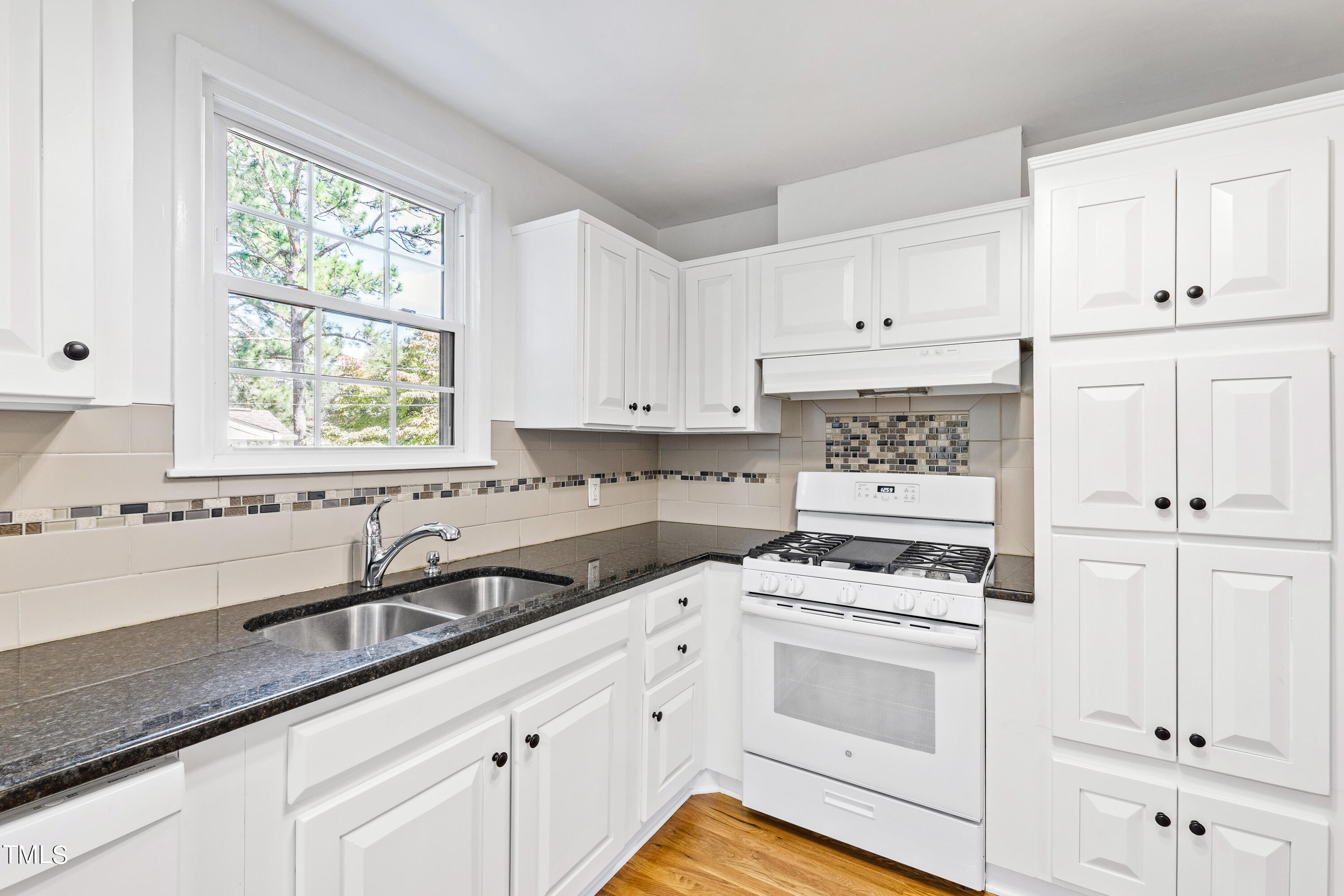 3505 Apache Drive Raleigh, NC 27609 - Photo 13 of 38 KitchenE